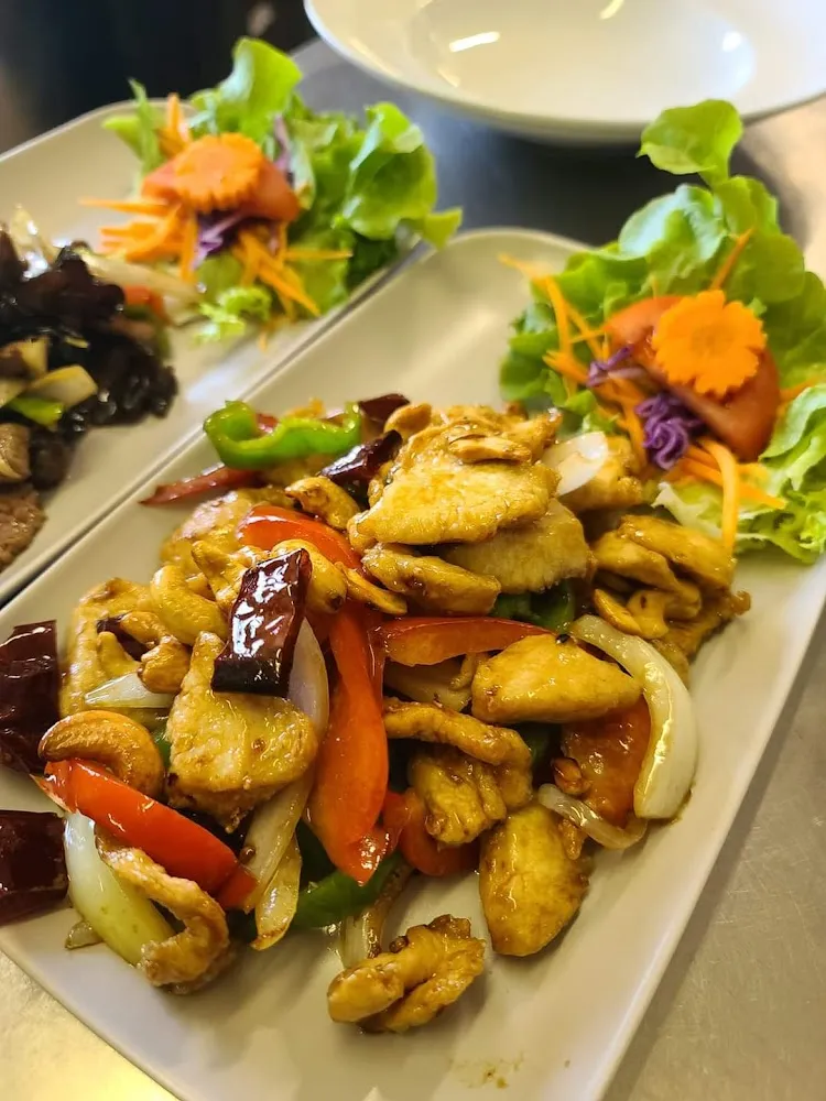 Poulet Sauté Aux Noix de Cajou